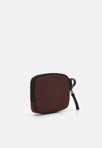 Oakley COMMUTER WALLET UNISEX - Peňaženka - grenache