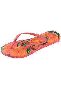 Chinelo com um padrão floral apresentando flores laranja e folhas verdes, tiras de borracha rosa e uma palmilha texturizada.