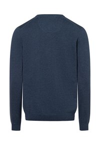 Marineblauer Strickpullover, Rundhalsausschnitt, lange Ärmel, gerippte Manschetten und Saum, glatte Textur, einfaches Design, keine sichtbaren Logos oder Muster.