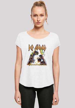 White short-sleeve t-shirt with a loose fit featuring a multicolored graphic of a triangle and bold text "Def Leppard Hysteria" in black and orange.