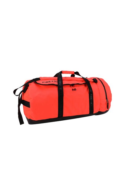 Helle orange Reisetasche aus strapazierfähigem Stoff. Mit schwarzen Akzenten, mehreren Tragegurten und einer Reißverschlusstasche. Robuste Design für Reisen.