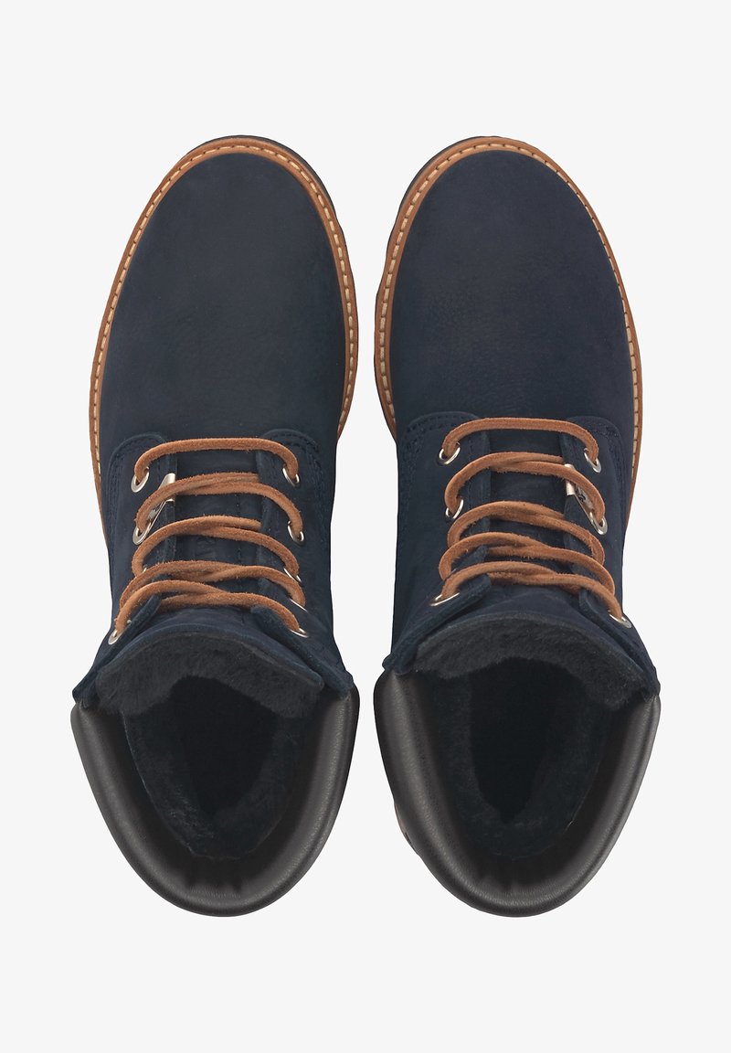 Paire de bottes d'hiver en cuir bleu marine avec lacets marron, œillets en métal et col rembourré noir, vue de dessus.