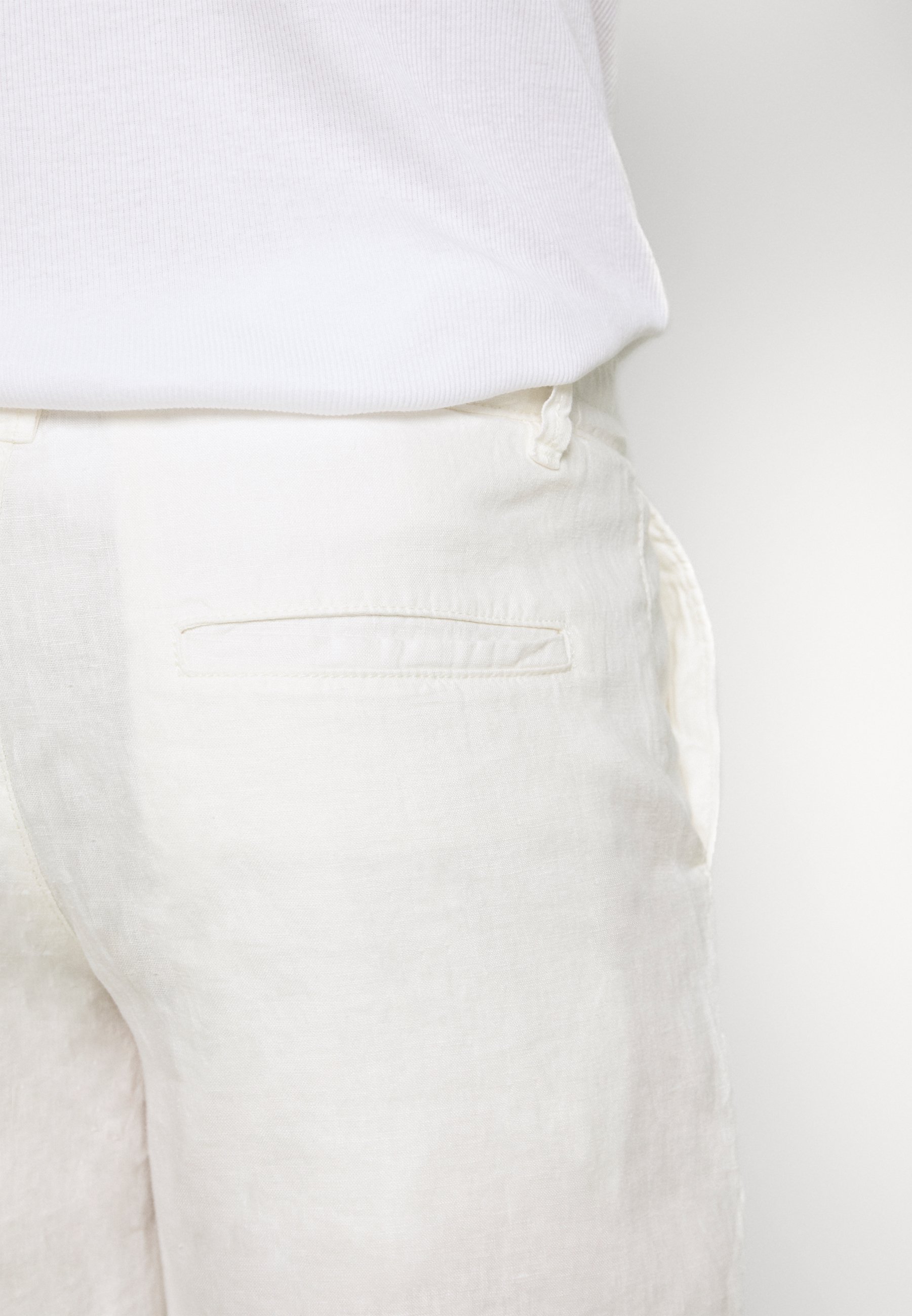 Benetton BERMUDA LINO - Šortai - white/balta - Zalando.lt