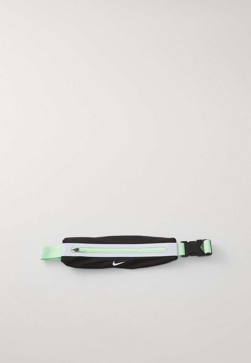 Cinturón de running negro de Nike con cremallera verde menta, que presenta un diseño duradero, correa ajustable y logo en la parte frontal.