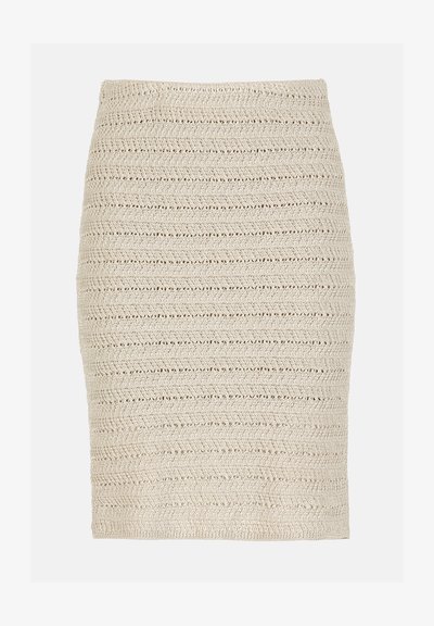Jupe crayon beige en maille avec motifs texturés en zigzag horizontal et œillets, coupe droite et ourlet étroit.
