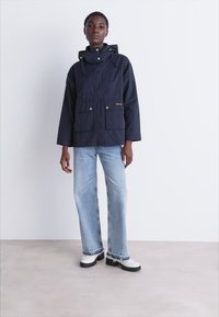 Barbour PEREZ SHOWERPROOF - Parka - dark navy/summer navy/ecru