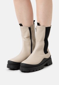 Gabor Comfort Stivaletti con plateau - beige/schwarz