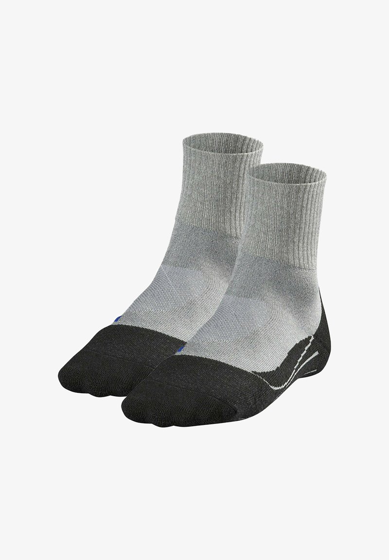 Pari harmaita ja mustia miesten sukkia, joissa on poimutetut reunat, pehmustetut pohjat sekä vahvistetut varvastyynyt ja kantapää.