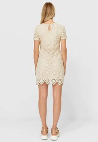 Stradivarius Freizeitkleid - beige