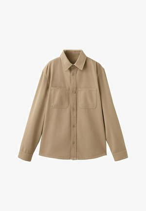 Chemise beige à manches longues avec boutons, dotée de deux poches poitrine et d'un col classique, présentée sur un fond blanc.