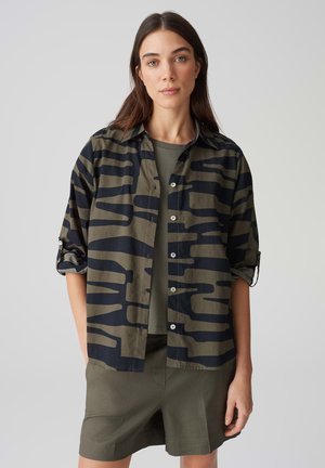 LOOSE FIT PRINT - Button-down blouse - olive leaf