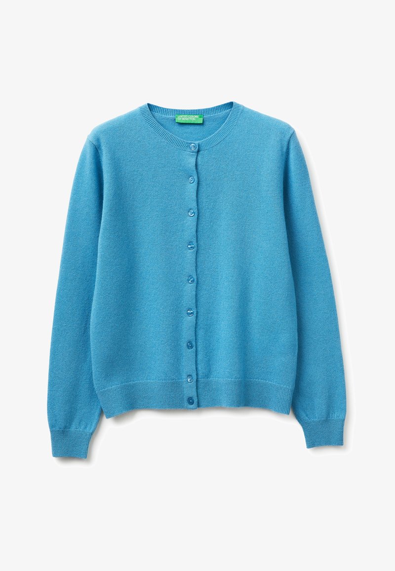 Cardigan blu a maniche lunghe con scollo rotondo e chiusura frontale con bottoni, realizzato in tessuto a maglia morbido, etichetta con scritto United Colors of Benetton.