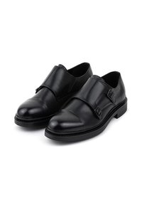 Czarne skórzane buty o gładkim wykończeniu, okrągłym czubku, podwójnych zapięciach na klamry i niskim, nieregularnym obcasie. Charakteryzują się eleganckim, minimalistycznym stylem.