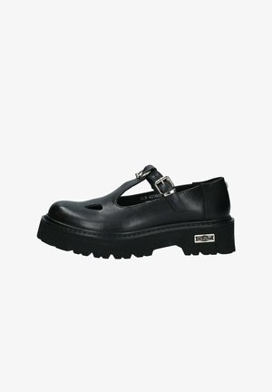 Scarpe Mary Jane in pelle nera con punta arrotondata, dettagli intagliati, fibbia regolabile e suola in gomma spessa con grip testurizzato.