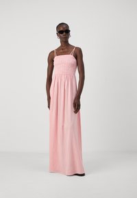 Vero Moda Tall VMCAMMI SINGLET SMOCK DRESS - Maxikjole - peaches n cream