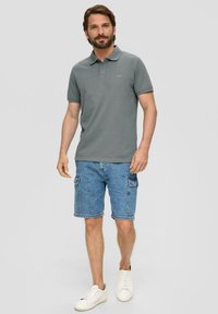 s.Oliver MIT LOGO-STICKEREI - Poloshirt - grau meliert