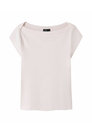 Haut à manches courtes côtelé rose clair avec large encolure bateau et petite étiquette noire de la marque à l'intérieur du col.