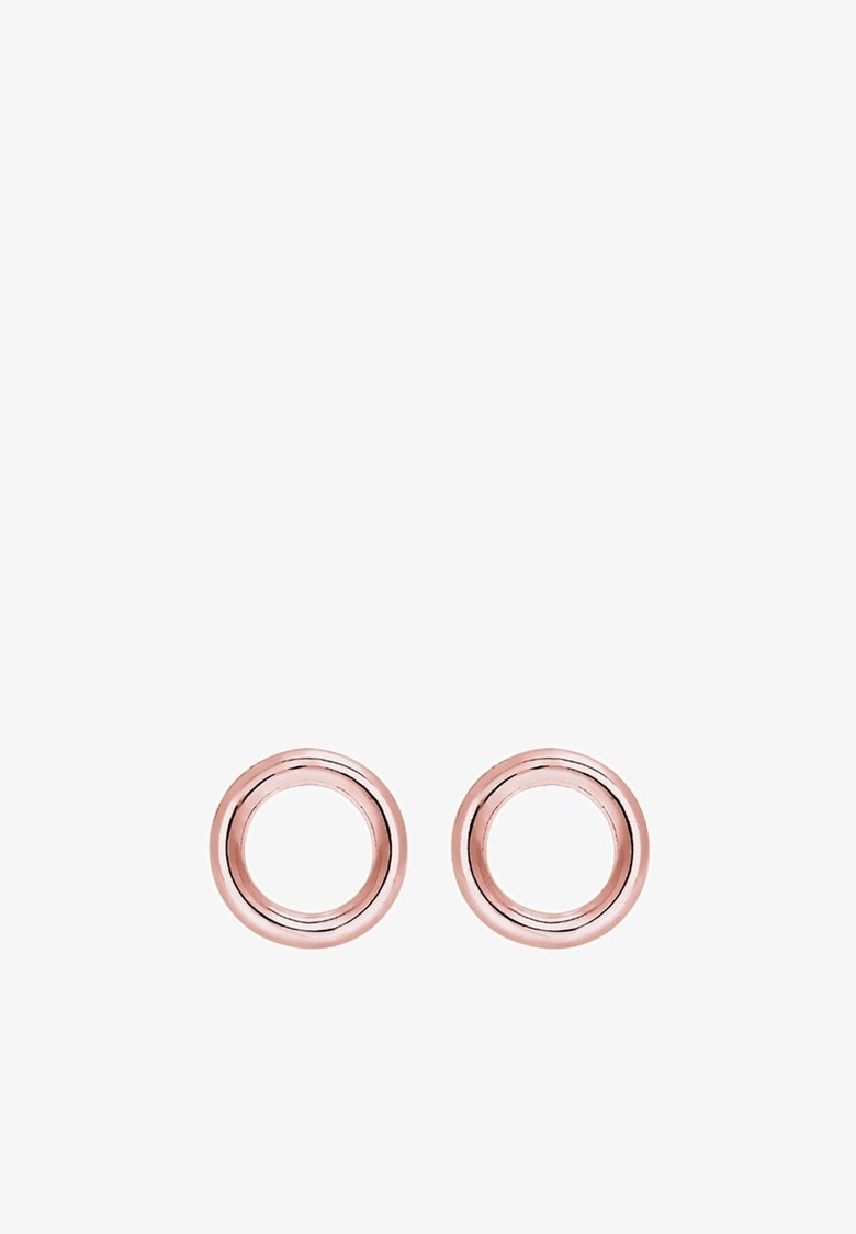 Paire de boucles d'oreilles clous circulaires en or rose lisse et poli avec centres creux sur fond blanc.
