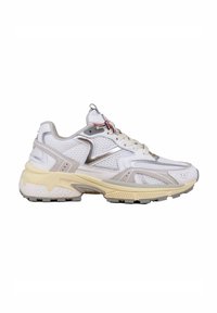 Sneaker atletico bianco e beige con pannelli in rete, dettagli argentati, suola testurizzata e lacci a contrasto. Design chunky con punta arrotondata.