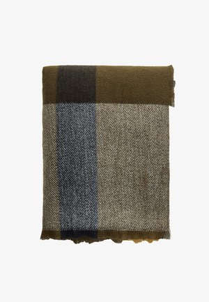 Wovená šatka s kockovaným vzorom v olivovo zelenej, tmavomodrej a béžovej farbe. Okraje sú strapcované, čo zvyšuje jej jemnú textúru.