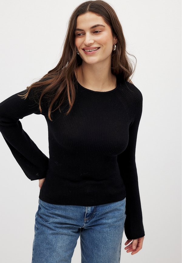 OPEN BACK LACE DETAIL  - Strickpullover