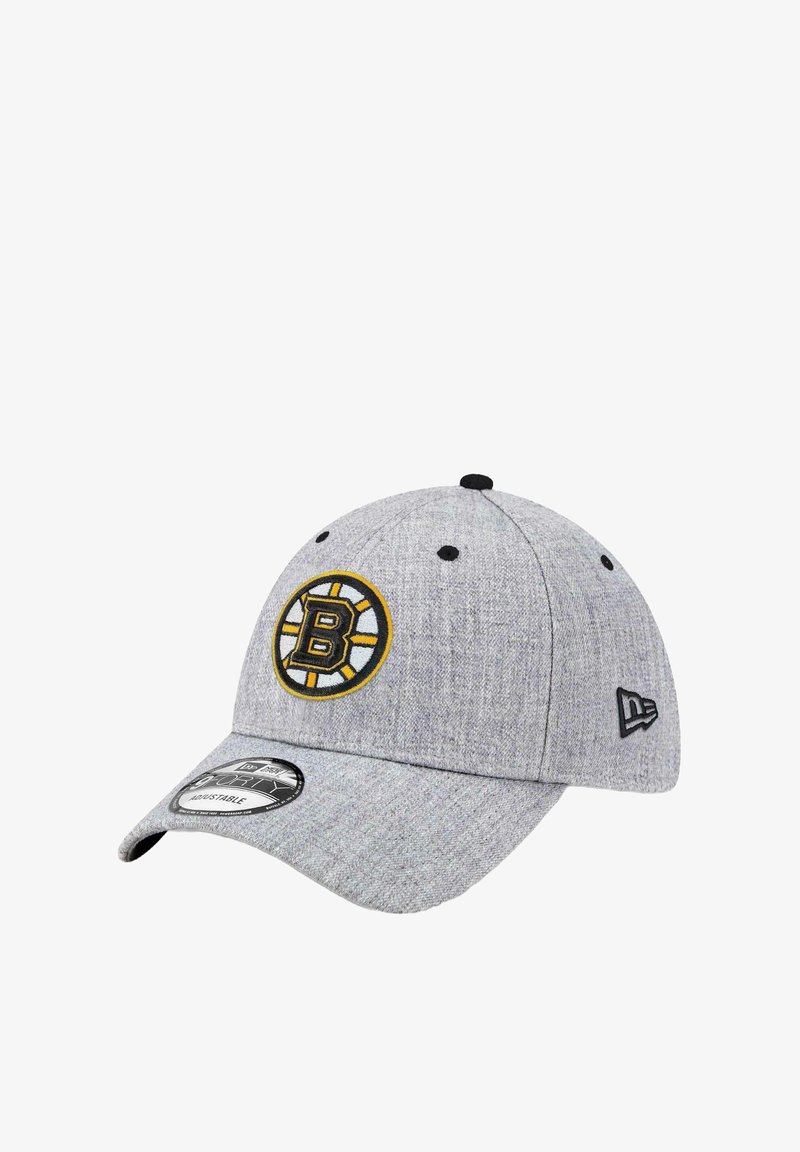 Graue Baseballmütze mit runder Krone, flachem Schirm und gesticktem Boston Bruins-Logo in Schwarz und Gold. Merkmale einen Stofftextur.