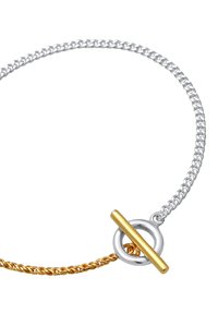 Ezüst és arany karkötő, amely egy csavart arany láncot és egy kapcsolótartót kombinál egy textúrált ezüst lánccal.