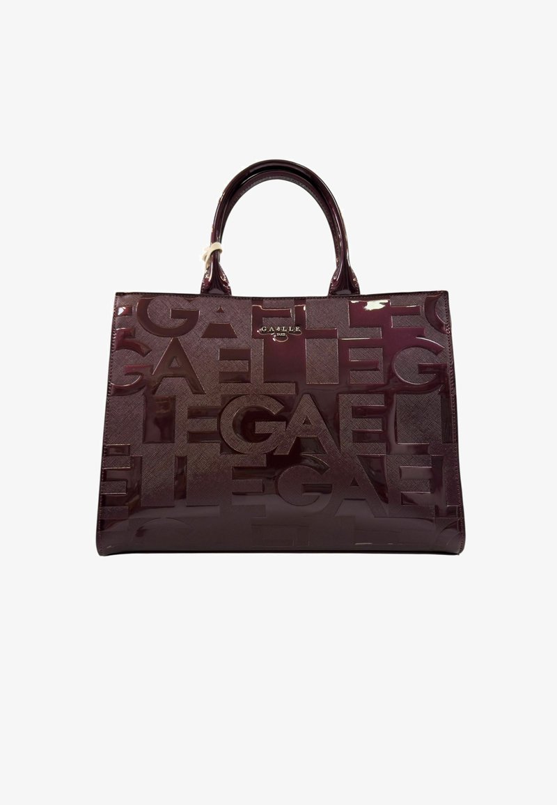 Borsa a tote bordeaux lucida con motivo logo in rilievo. Presenta manici robusti e una forma rettangolare elegante. Texture liscia e hardware minimal.
