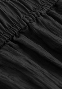 REGULAR FIT TEXTURED CRINKLE ELASTICATED WAIST - Šortai - black