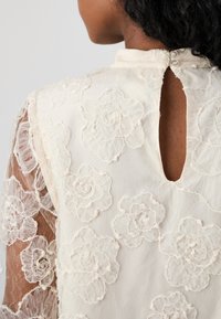 YAS Petite YASCORNELIA DRESS - Koktailové šaty/večierkové šaty - gardenia