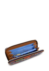 Ritsportemonnee met een bloemenpatroon op de stoffen buitenkant, oranje-bruin lederen afwerking, meerdere binnencompartimenten in het blauw en een klein ritsvak.