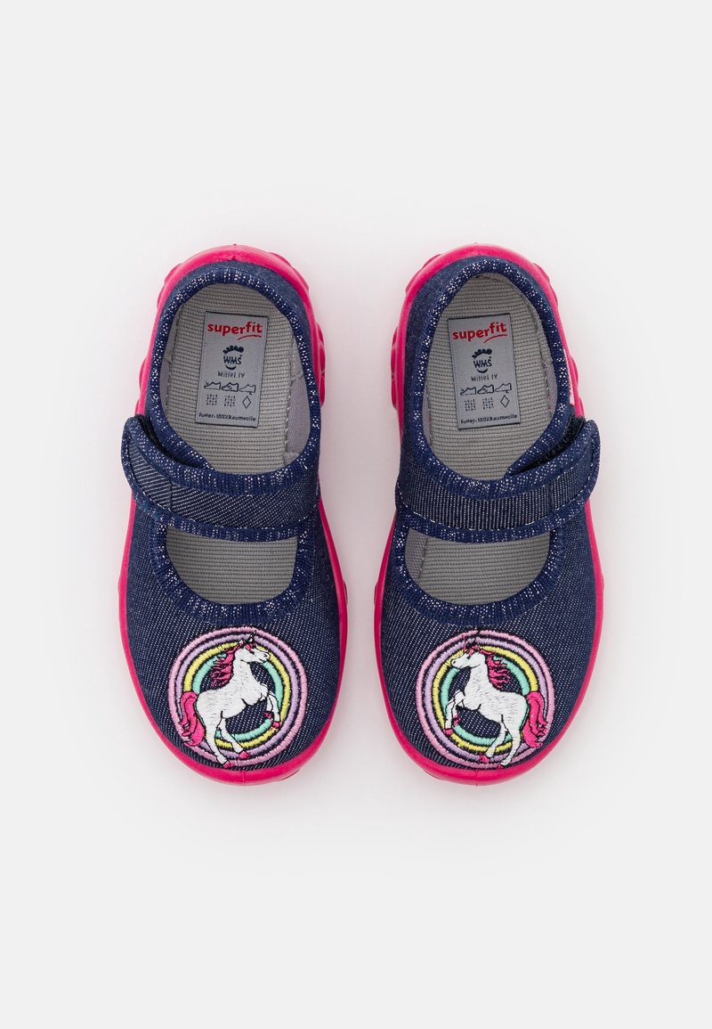 Chaussures Mary Jane bleu marine pour enfants, semelles roses, broderie licorne et arc-en-ciel sur les orteils, avec brides Velcro.