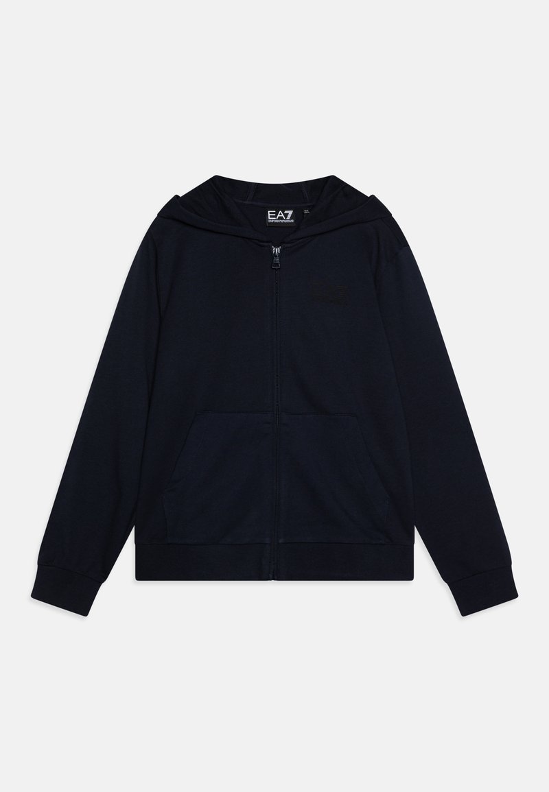 Mornarica zip-up dukserica napravljena od mekanog materijala, s prednjim džepom, rebrastim manžetama i rubom te logom na prsima. Glatka tekstura.