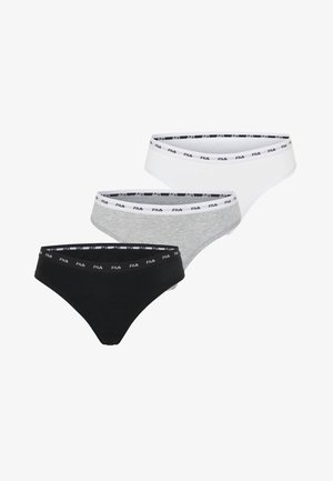 Trois sous-vêtements de style bikini de la marque FILA en noir, gris et blanc, disposés de manière décalée sur un fond blanc.