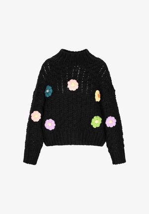 Czarny długi sweter z wysokim kołnierzem, ozdobiony kolorowymi haftowanymi kwiatami w odcieniach różu, turkusu, żółci, purpury i zieleni. Wzór o teksturowanej fakturze.