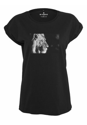 Black short-sleeve t-shirt featuring a black-and-white lion graphic on the front. Made of soft fabric with a relaxed fit and rolled sleeves.