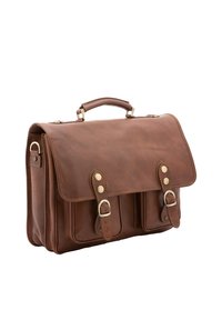 Borsa a tracolla in pelle marrone con patta piatta, manico superiore e due tasche frontali, dotata di serrature in metallo e dettagli di cucitura a contrasto.