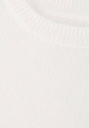 Bijela pletena tkanina, koja se odlikuje mekanom teksturom i rebrastim izrezom. Materijal izgleda lagano s finim uzorkom.