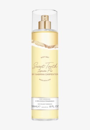 Botella de spray transparente de 236 ml de body mist Sweet Tooth Lemon Pie de Sabrina Carpenter, con pulverizador dorado y tapa transparente.