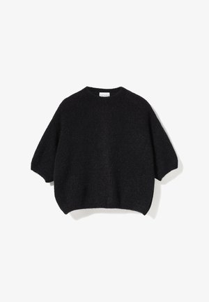 Fekete kötött pulóver kerek nyakkivágással, bő fazonnal és rövid ujjakkal. Puha tapintású, enyhén bolyhos megjelenésű. Nincsenek látható minták.