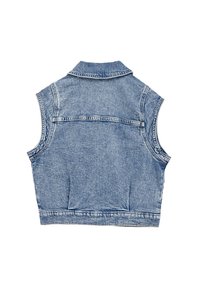 Gaiši zila denim jaka, īsa piegriezuma, bez piedurknēm ar apkakli. Pamanāmas šuves un sānu šuves, gluda tekstūra.