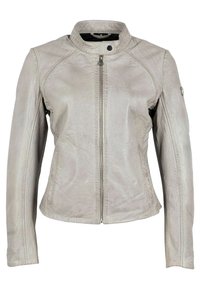 Giacca in pelle grigia chiara con colletto alto, cerniera frontale e maniche lunghe. Presenta una texture delicata e un accento con logo sulla manica.
