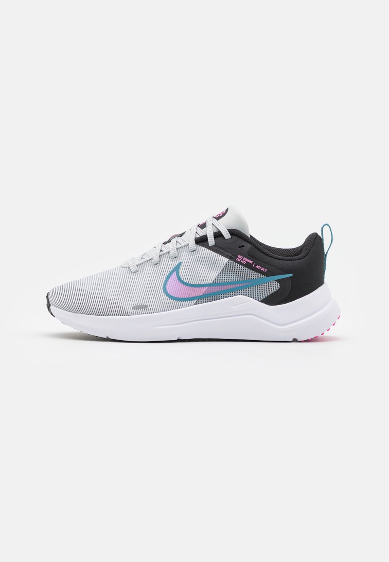 Nike Performance DOWNSHIFTER 12 Laufschuh Neutral photon dust/pink