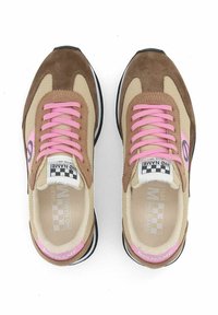 Brown suede and beige mesh sneakers with pink laces, black and white sole, and branded tongue label featuring checkerboard pattern.