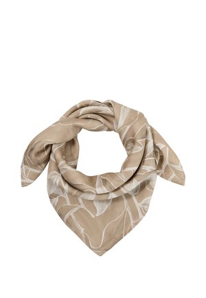 Beiges dreieckiges Tuch mit weißen, abstrakten Blattmustern, locker geknotet auf weißem Hintergrund.