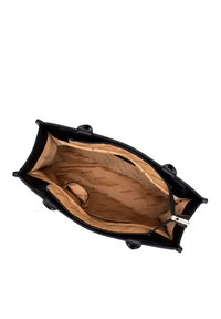 Borsa a tracolla in pelle nera con un ampio interno beige, caratterizzata da un motivo con logo impresso e una chiusura con zip per una conservazione sicura.