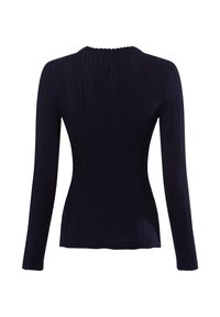 Granatowy sweter o prążkowanej strukturze z długimi rękawami, okrągłym dekoltem i falbaniastym dołem. Teksturowany wzór z otwartym splotem.