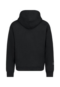 Schwarzer Kapuzenpullover aus weichem Material mit gerippten Bündchen und Saum. Das Design umfasst minimale Details am Ärmel.