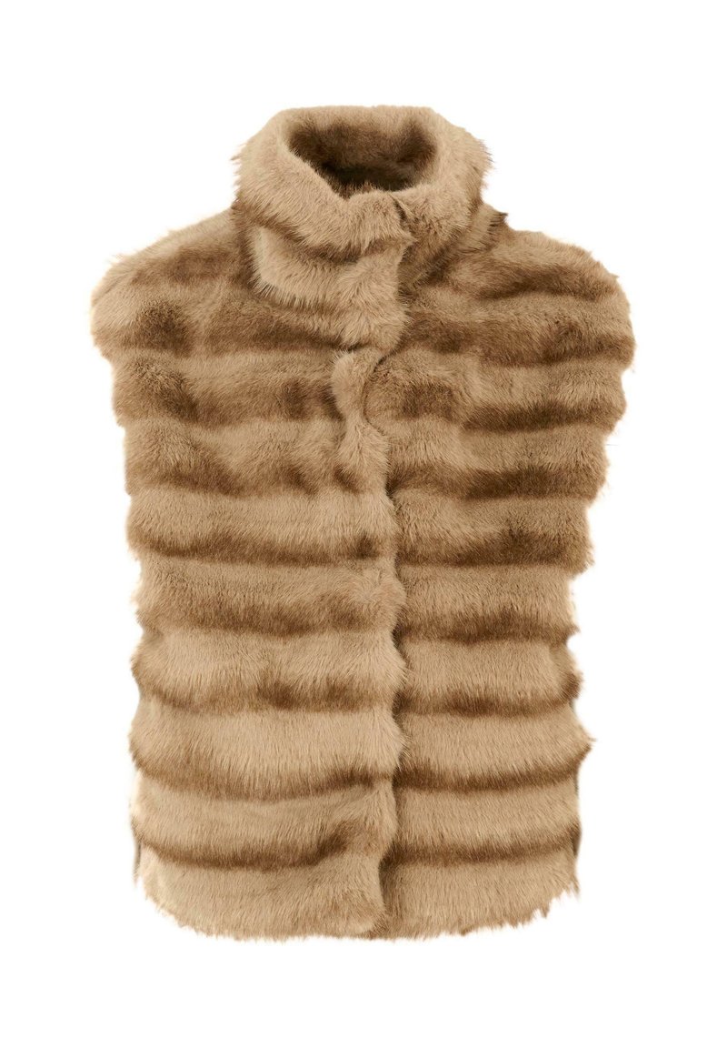Gilet senza maniche a strisce beige e marrone in pelliccia sintetica con colletto alto e texture morbida e soffice.