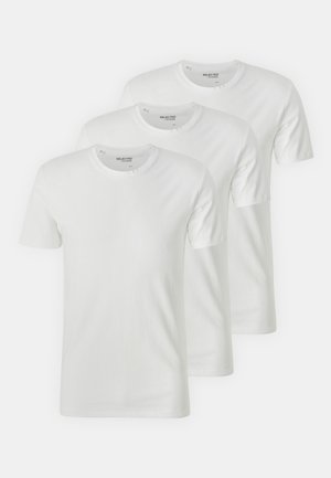 Três camisetas brancas lisas feitas de algodão macio. Cada uma tem um decote redondo, mangas curtas e um corte padrão, sem padrões ou detalhes visíveis.
